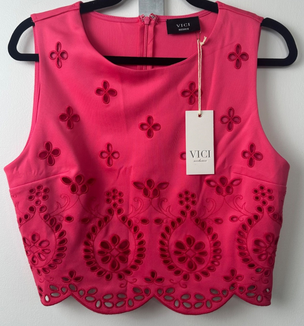 NEW VICI M Top Eyelet Hot Pink Floral Lined Blouse Party Cocktail NWT A34